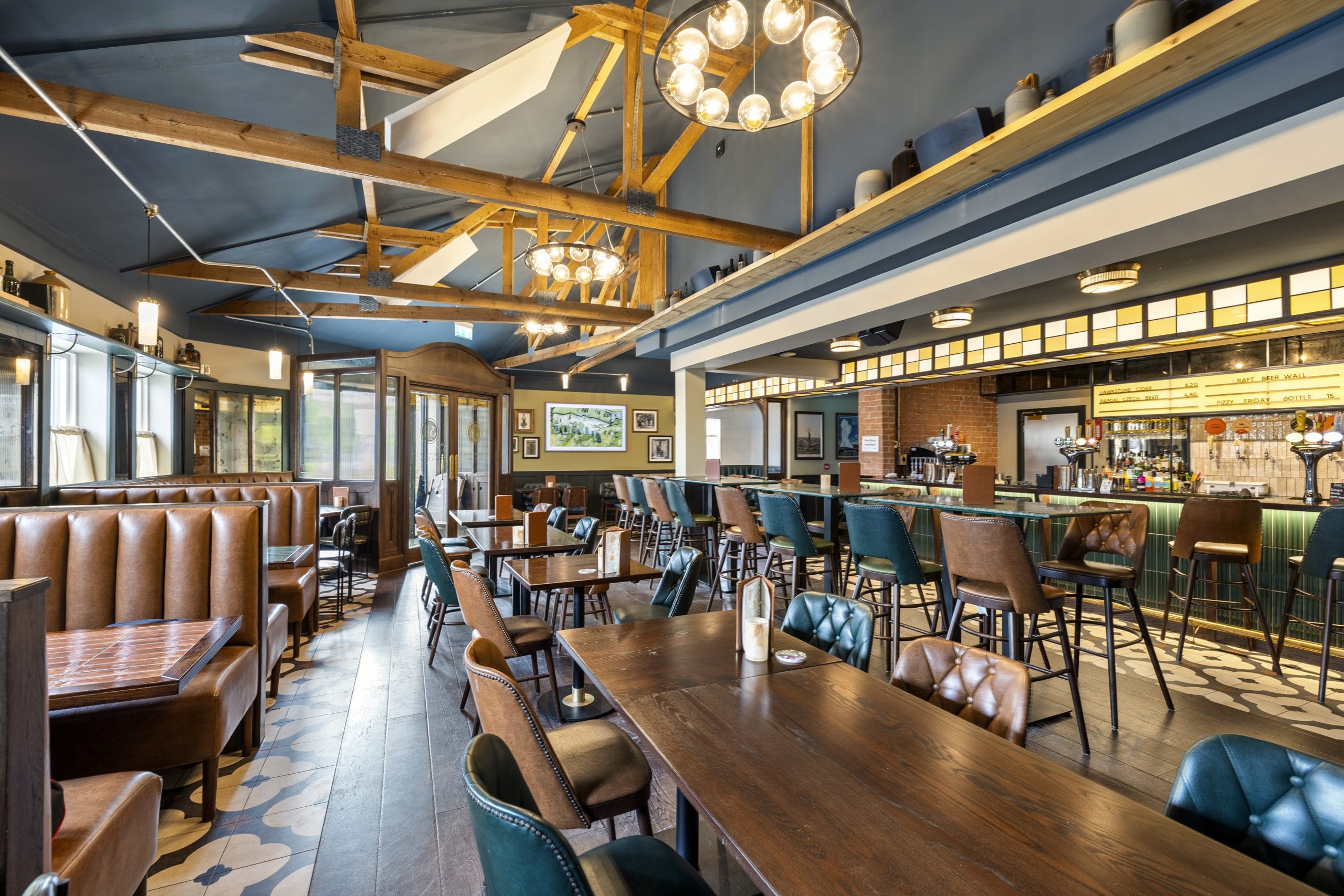 station-house-main-bar